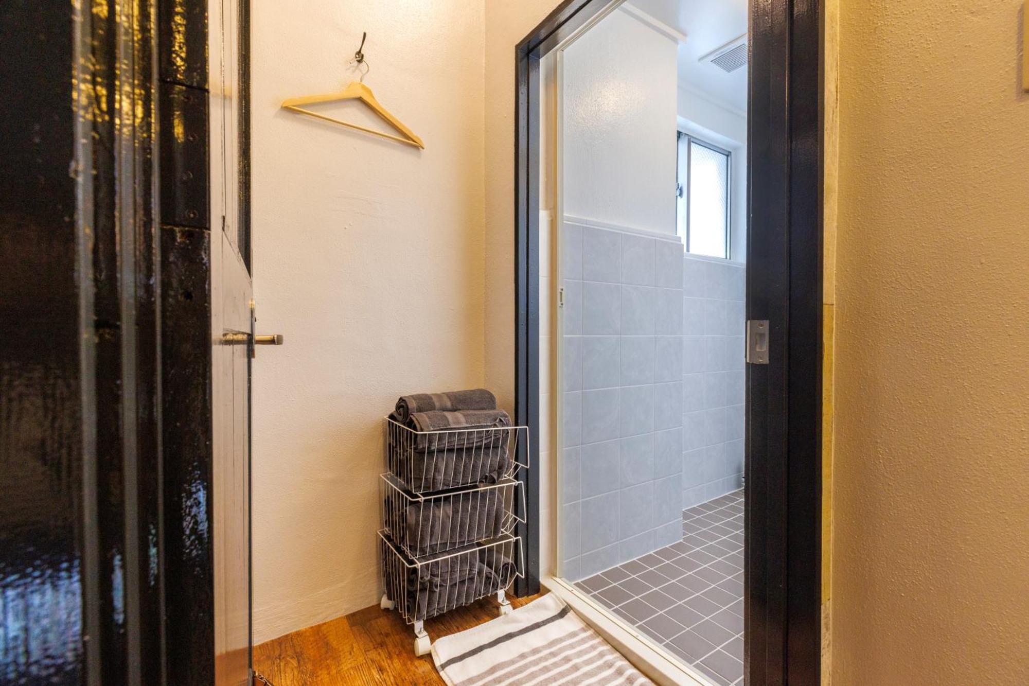 Residential Naha Miebashi Apartment *