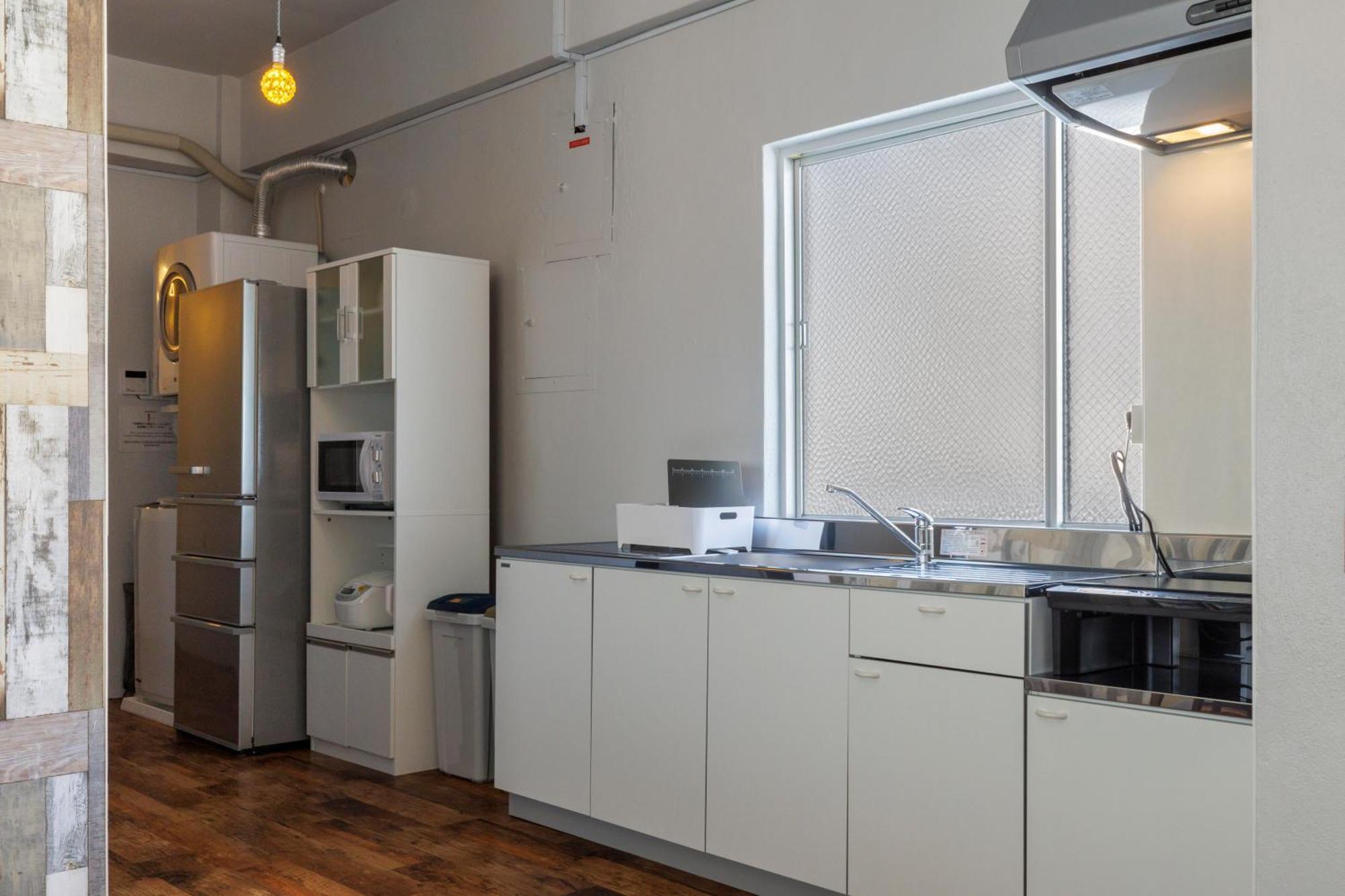 Residential Naha Miebashi Apartment