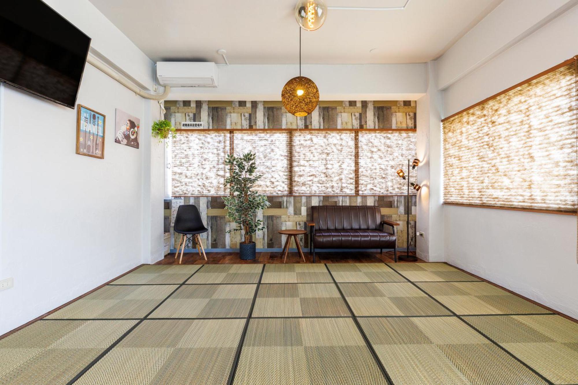 Residential Naha Miebashi Apartment